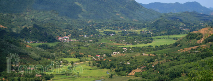 The Con Pass at Thu Cuc, between Phu Tho and Son La The Con Pass at Thu Cuc, between Phu Tho and Son La