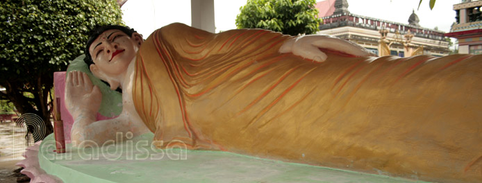 A reclining Budda statue at Chen Kieu Pagoda