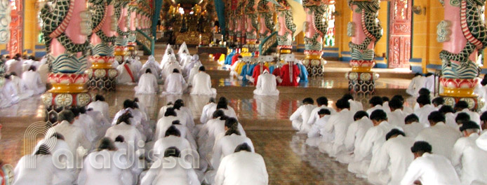 Messe de Cao Dai à Tay Ninh