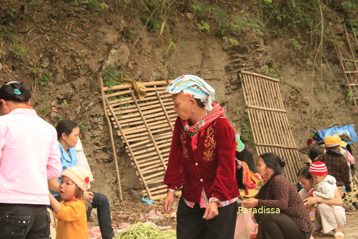 A Dao lady at a street at Ha Hieu near the Ba Be National Park