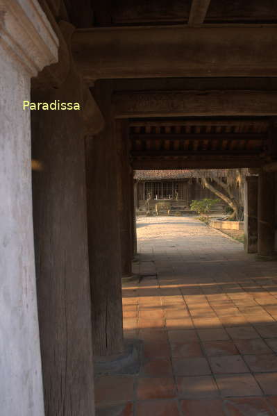 Path inside the Bell Tower of the But Thap Pagoda