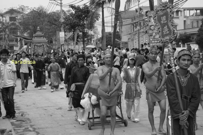 The procession of the Do Temple's Festival