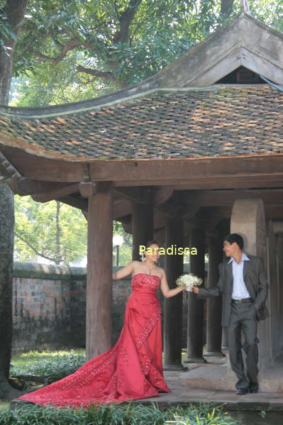 A couple having wedding photos at the Temple of Literature in Hanoi