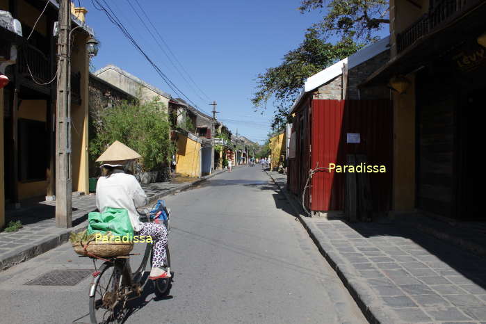 A quiet street in the Old Town of Hoi An