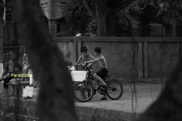 Kids playing at the Nom Village in Van Lam, Hung Yen