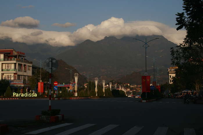 Beautiful cloud-crested mountains around Lai Chau City