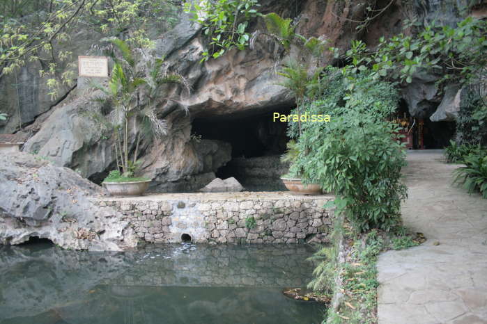 Entrance to the Nhi Thanh Cave in Lang Son City