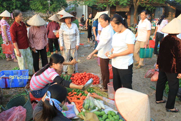 Tam Coc Market at Tam Coc, Ninh Binh
