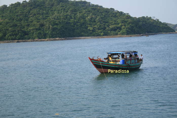 A fishing boat at the Co To Island