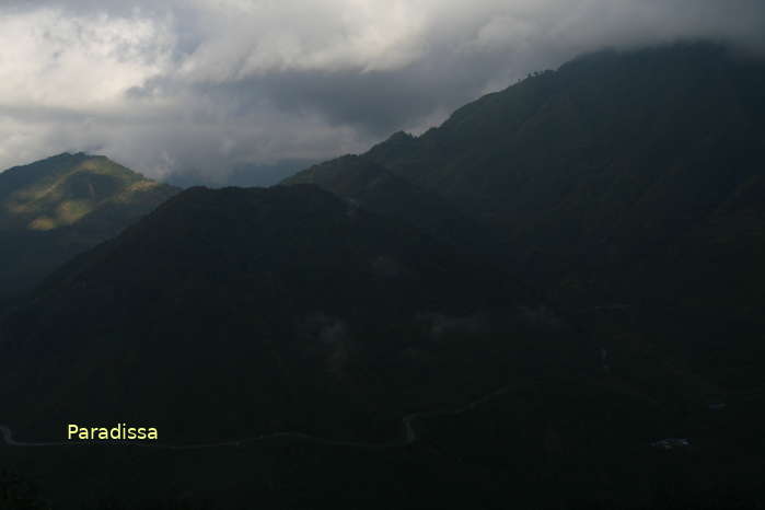 A scenic road on the mountainside at the O Quy Ho Pass