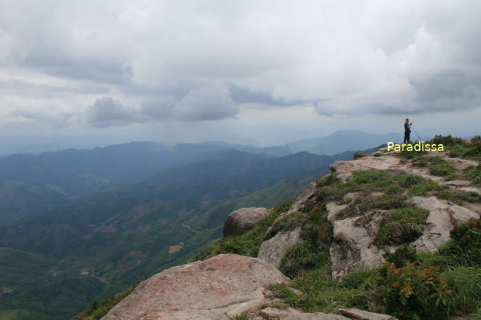 A magnificent view on top of the Pha Luong Mountain