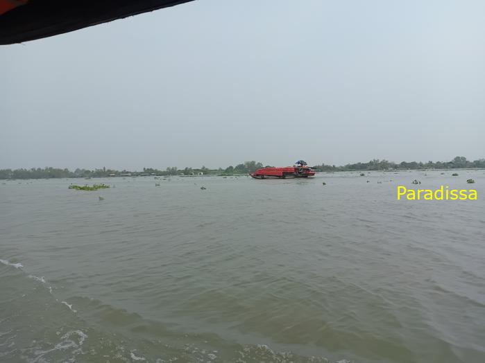 Family vacation in Vinh Long in the Mekong Delta in southern Vietnam Family vacation in Vinh Long in the Mekong Delta in southern Vietnam