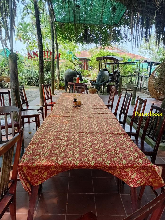 Family vacation in Vinh Long in the Mekong Delta in southern Vietnam Family vacation in Vinh Long in the Mekong Delta in southern Vietnam