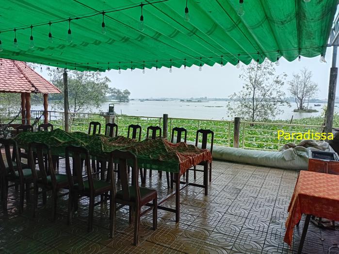 Family vacation in Vinh Long in the Mekong Delta in southern Vietnam Family vacation in Vinh Long in the Mekong Delta in southern Vietnam
