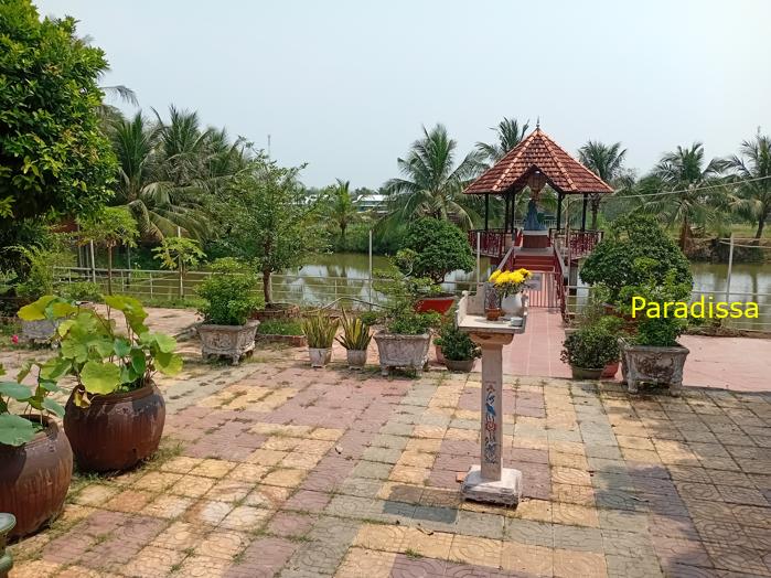 Family vacation in Vinh Long in the Mekong Delta in southern Vietnam Family vacation in Vinh Long in the Mekong Delta in southern Vietnam