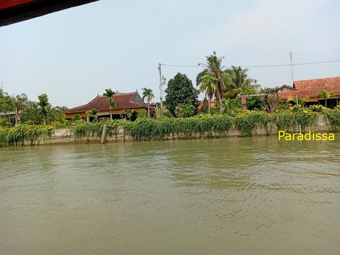 Family vacation in Vinh Long in the Mekong Delta in southern Vietnam Family vacation in Vinh Long in the Mekong Delta in southern Vietnam