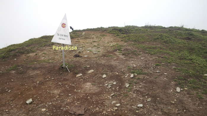 The tetrahedron marker on the summit of Mount Ta Chi Nhu Phu Song Sung
